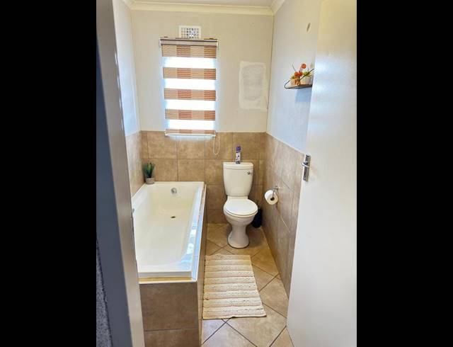 4 BEDROOM HOUSE FOR SALE IN LOTUS GARDENS